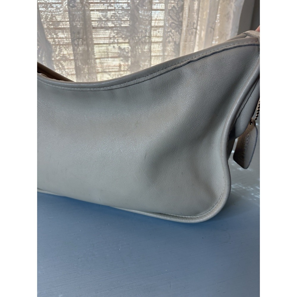 Vintage COACH Bone white Leather, Swinger Shoulder Crossbody Bag, Large, 90s USA - Picture 3 of 15